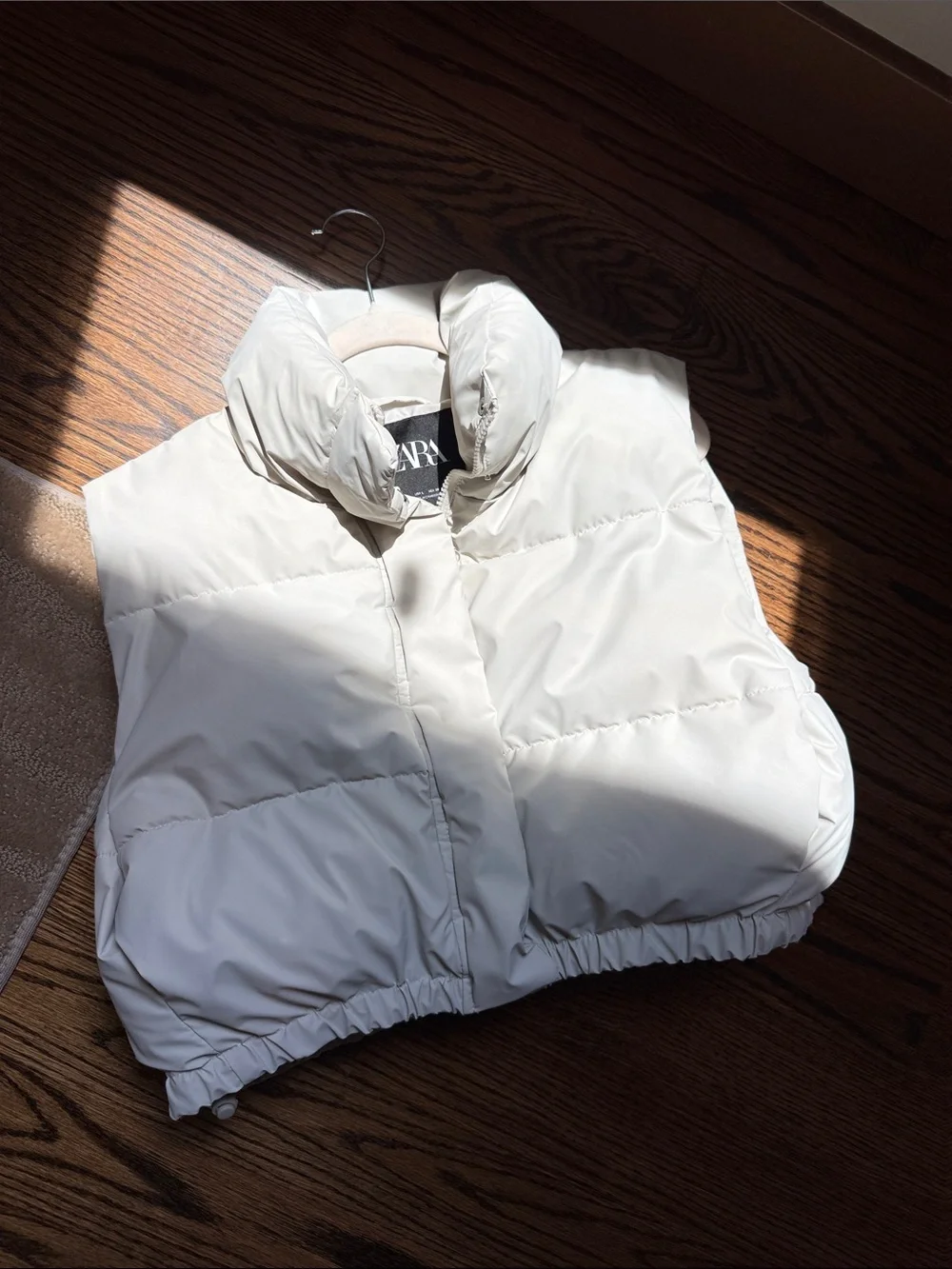 Zara Cropped Puffer Vest - Picture 6 of 16